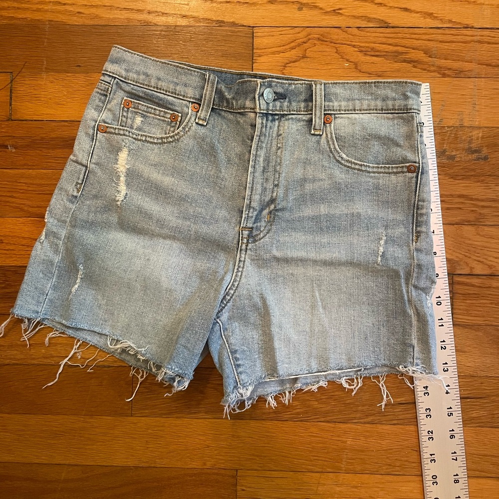 GAP high rise mom short 27” light wash distressed